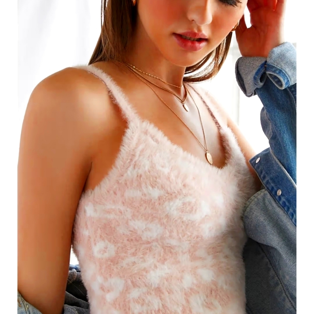 F21 Forever 21 Fuzzy Pink Knit Leopard Strappy top